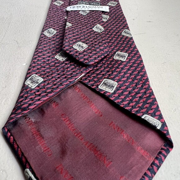 Giorgio Armani Cravatte Red & Black 100% Silk Italian Tie w/ Geometric Accents - Picture 3 of 13